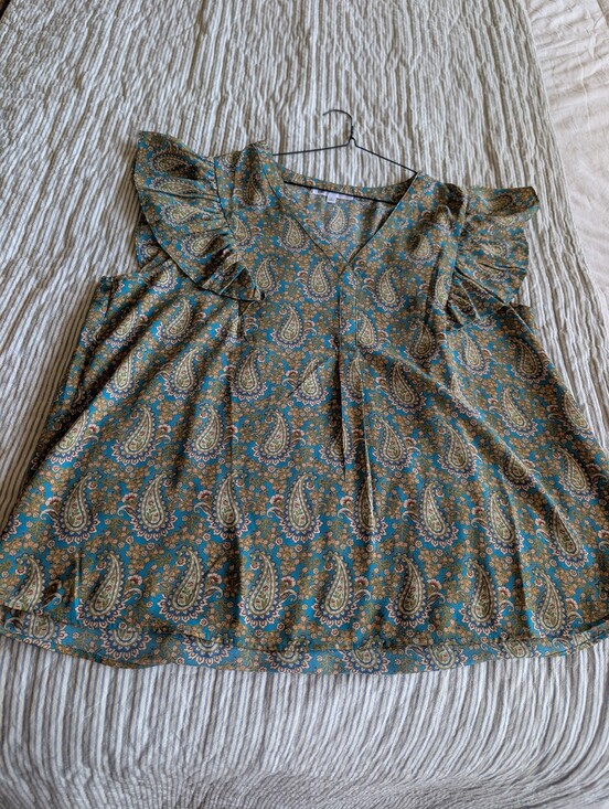 DR2 Tops - DR2 Blue Paisley blouse with Ruffle Sleeves Size XL